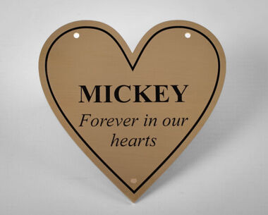 An image of Brass Remembrance Pet Plaque - Heart - 150 x 150mm