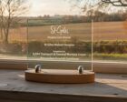 GW04 Glass Plaque & Wood Award