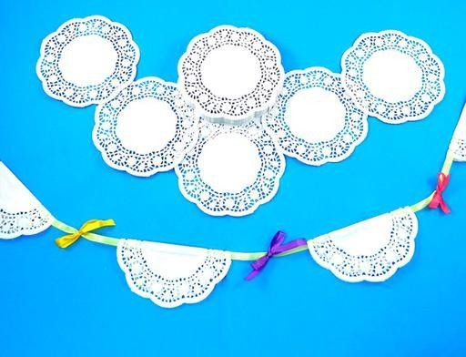 An image of Doilies White