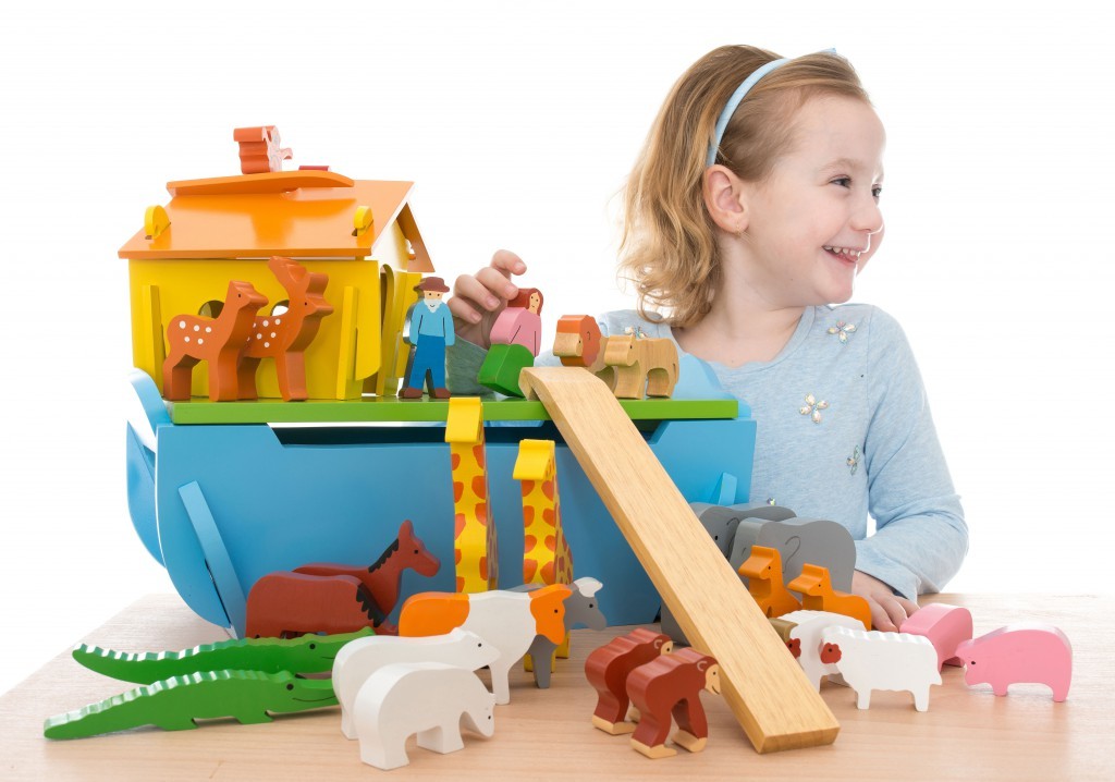 An image of Wooden Noah's Ark Play Set