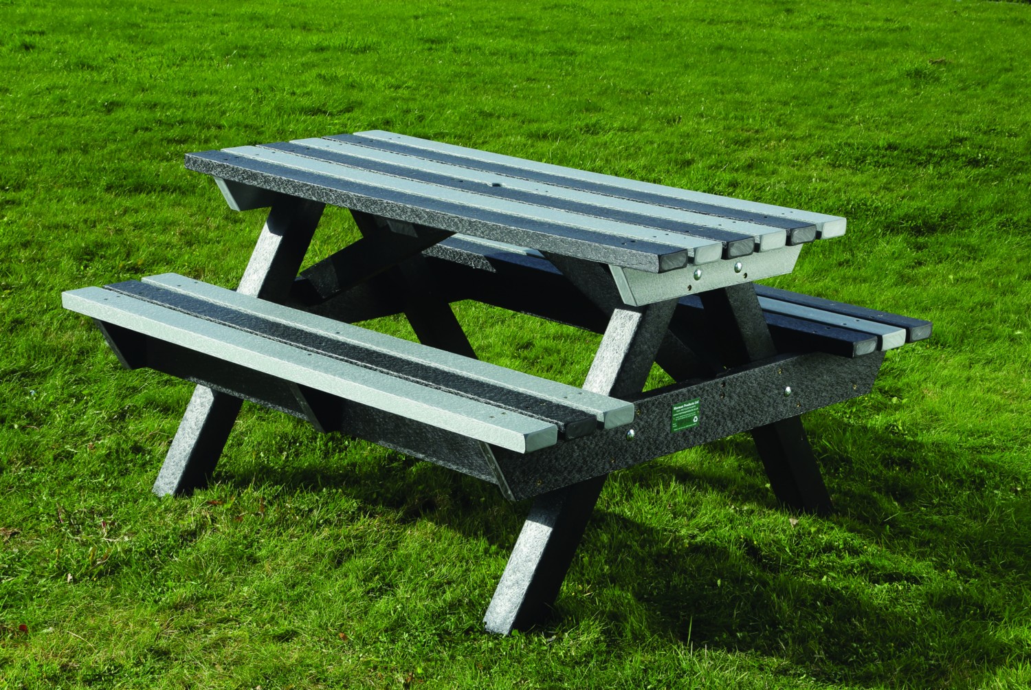 An image of Posit Recycled Plastic Easy Clean Heavy Duty Picnic Bench - Outdoo...