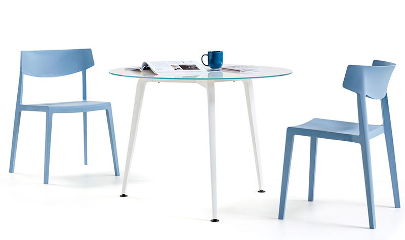 Small Round Meeting Table With Gl Top Elica Office Reality Elica Round Meeting Table Chairs